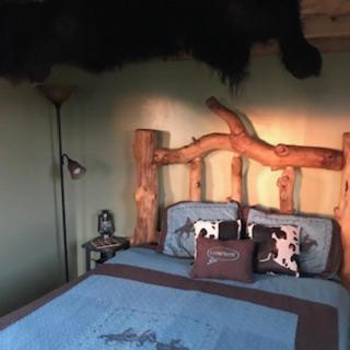Гостевой дом Montana Old West Cabins Babb Экстерьер фото
